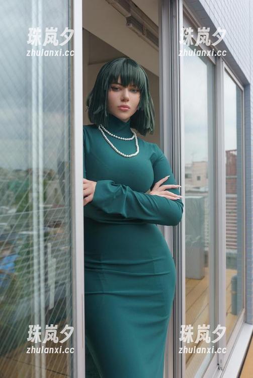 Alina Becker的旗袍套图：看得我都想上街自信走一圈！